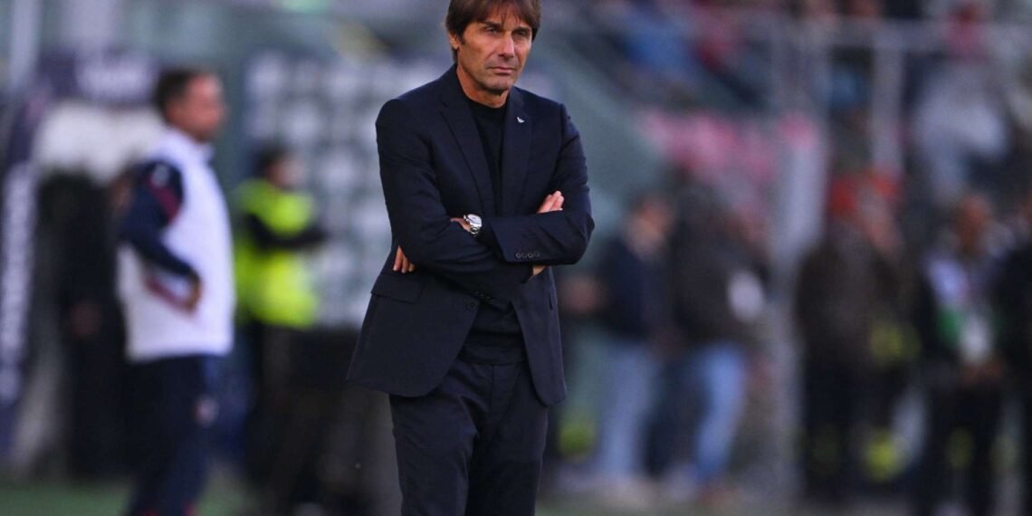 Antonio Conte allenatore Napoli a bordocampo