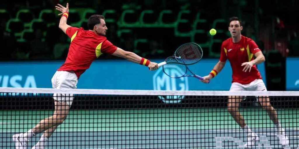 Coppa Davis, tennisti del doppio della Spagna in azione