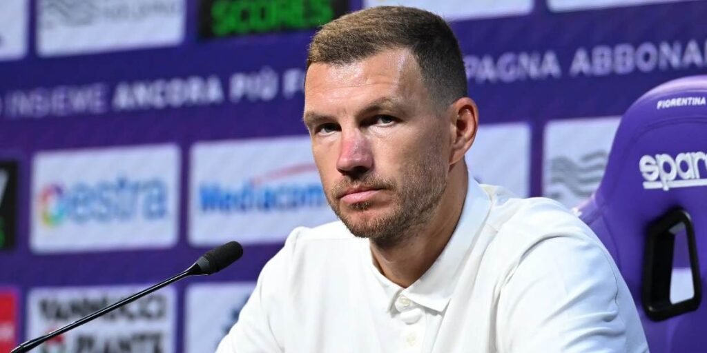 Edin Dzeko attaccante della Fiorentina presentato alla stampa
