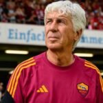 Gian Piero Gasperini con la maglia della Roma