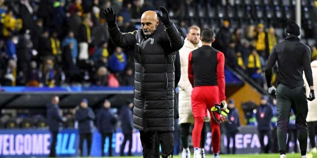 Luciano Spalletti ringrazia i tifosi a Bodo dopo la vittoria della Juventus in Champions League