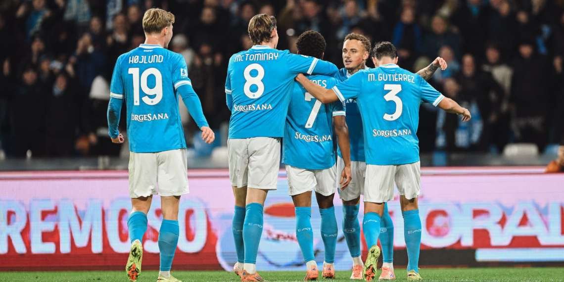 Napoli, i calciatori festeggiano un gol contro l'Atalanta