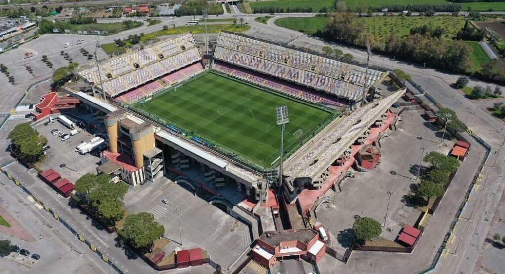 Stadio Arechi, dove la Salernitana gioca le partite casalinghe