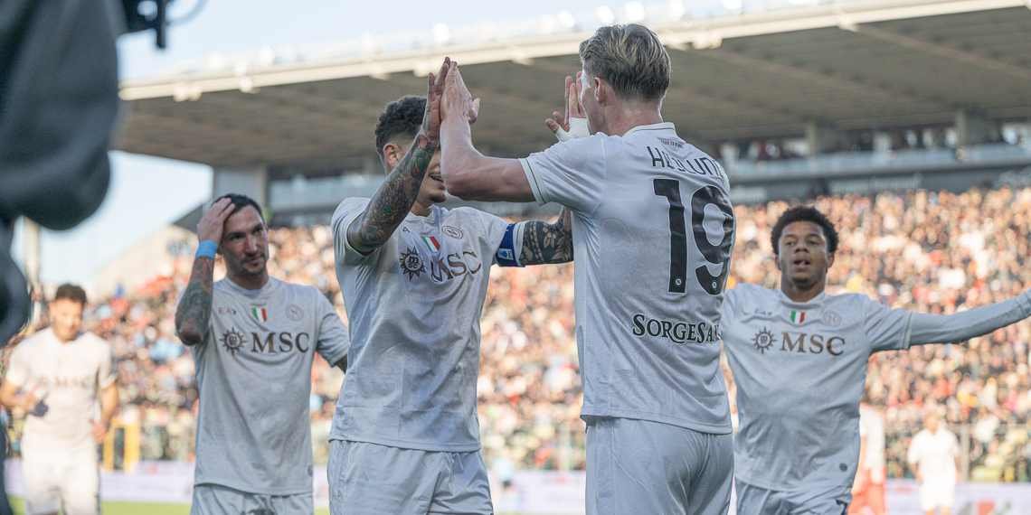 Giocatori del Napoli esultano al gol segnato