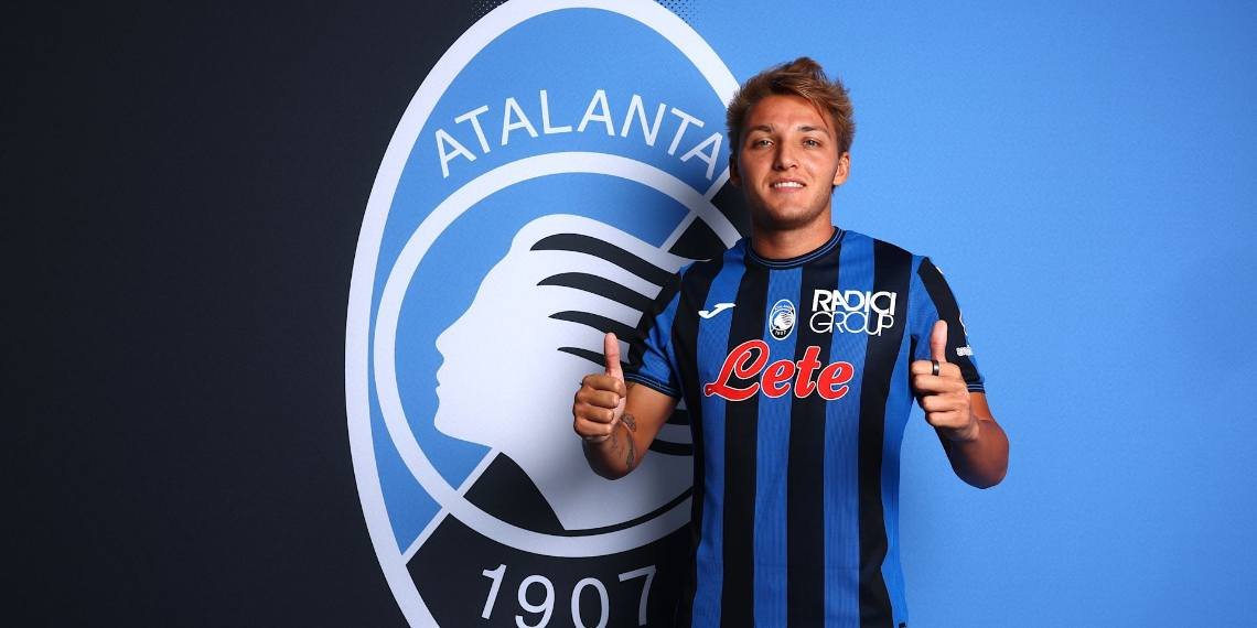 Retegui con la maglia dell'Atalanta