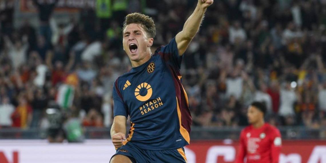 Baldanzi con la maglia della Roma