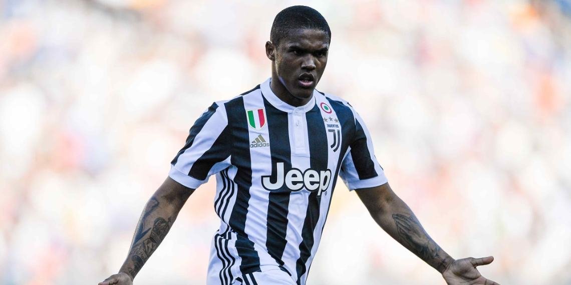 Douglas Costa con la maglia della Juventus