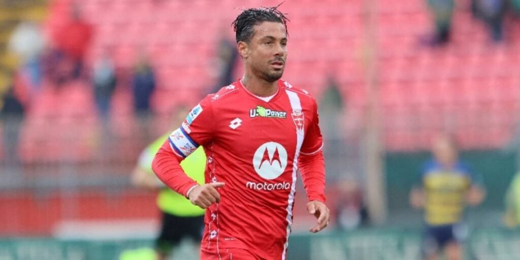 Izzo con la maglia del Monza: vicino al ritorno all'Avellino