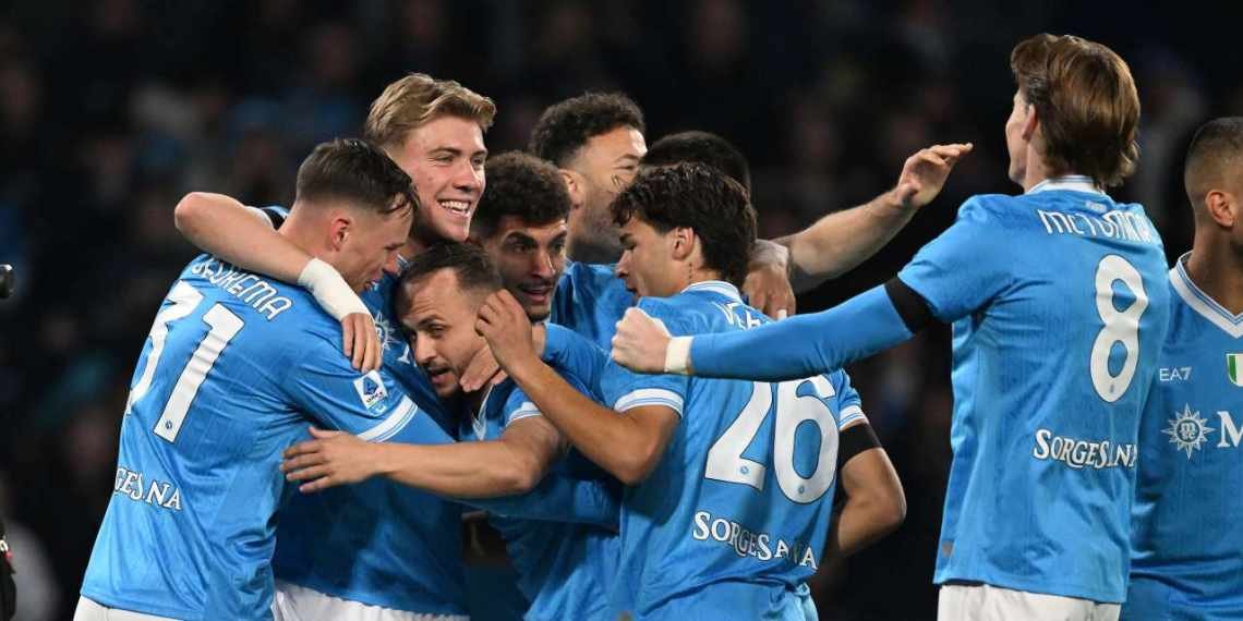 Napoli, i giocatori esultano alla rete del vantaggio contro il Sassuolo