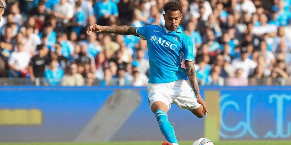 Cyril Ngonge con la maglia del Napoli