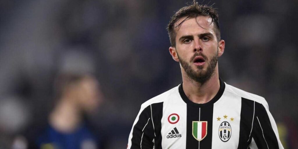 Pjanic si ritira: ex centrocampista di Roma e Juventus in Serie A