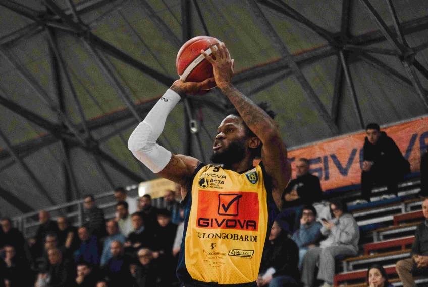 Torna alla vittoria la Givova Scafati Basket battendo Roseto.