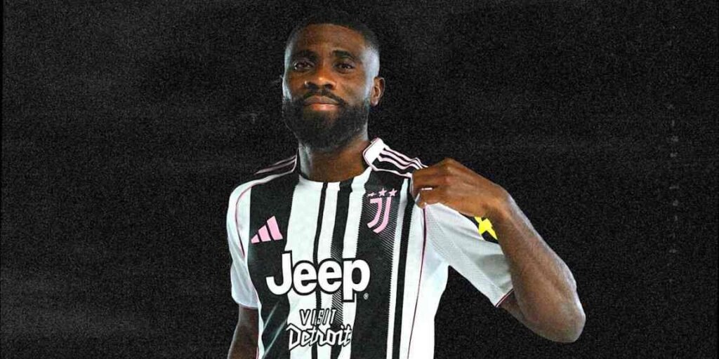 Boga con la maglia della Juventus