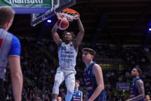 Napoli Basketball, altra sconfitta: Cantù passa 94-77