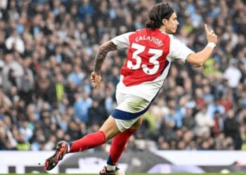 Riccardo Calafiori con la maglia dell'Arsenal