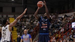 Napoli Basketball: un terzo quarto da urlo riaccende il sogno Playoff