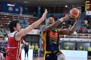 Scafati Basketball domina e resiste: colpo esterno contro Rieti