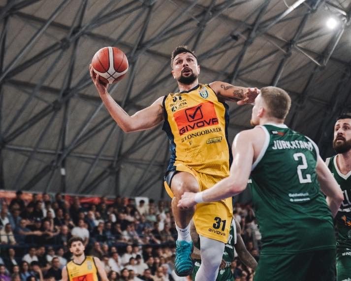 Basket: la Givova Scafati conquista il derby campano contro Avellino