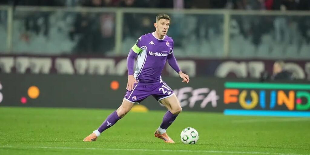 Gosens con la maglia della Fiorentina