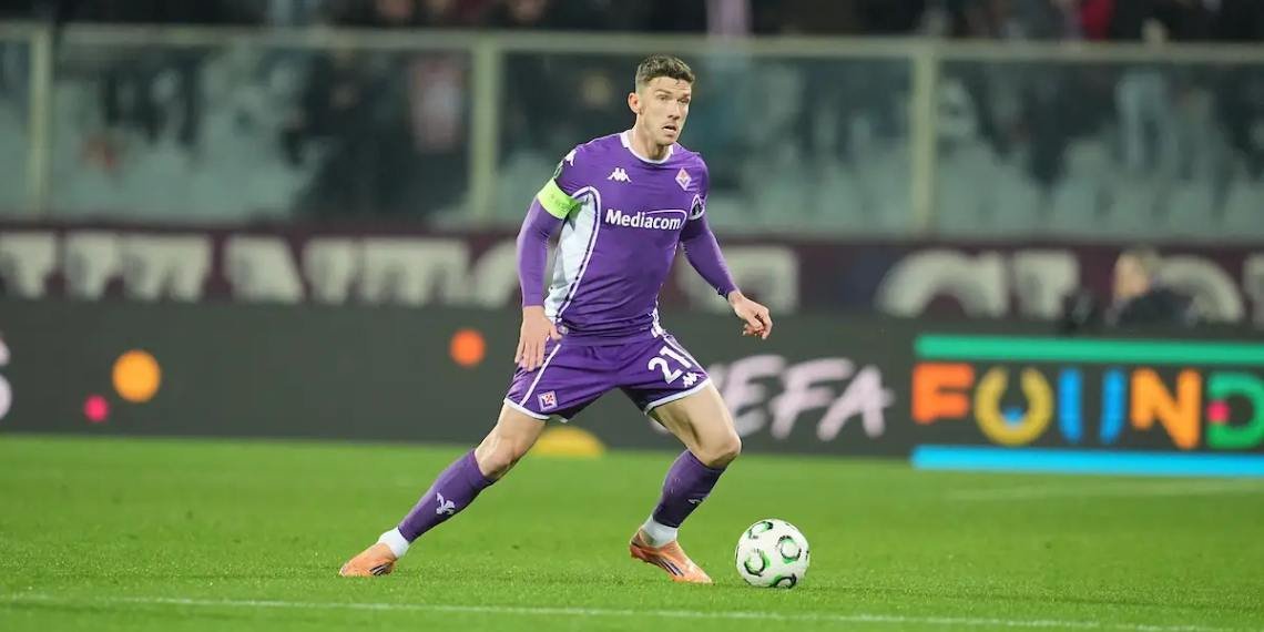 Gosens con la maglia della Fiorentina