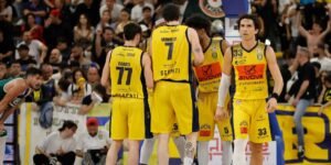 Festa Givova Scafati: vittoria a Rimini e ritorno in Serie A