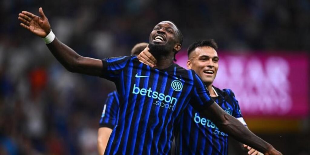 Lautaro Martinez e Marcus Thuram con la maglia dell'Inter