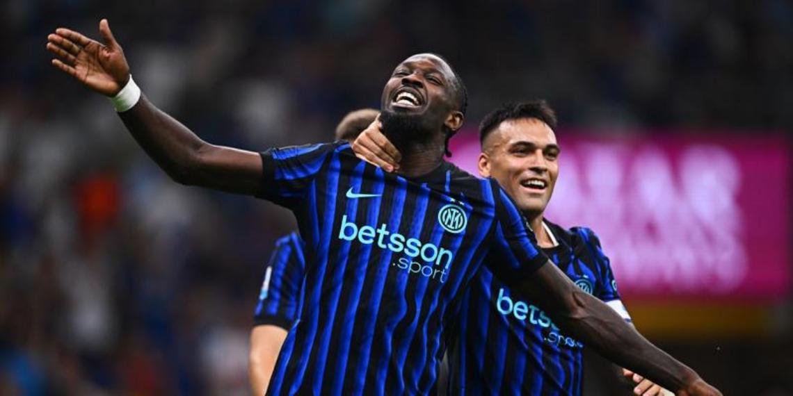 Lautaro Martinez e Marcus Thuram con la maglia dell'Inter