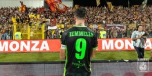 Il Monza vola in Serie A tra i fuochi d’artificio: al Catanzaro non basta l’eroico 0-2