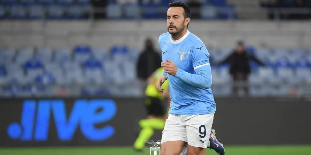 Pedro con la maglia della Lazio