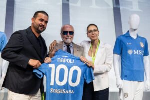 Napoli, presentata la maglia Home 2026/27 del Centenario: svelata a bordo della MSC World Europa