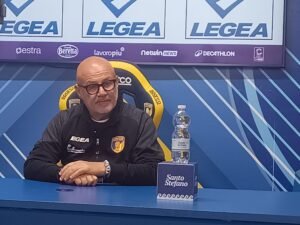 Giugliano-Barletta 1-0, Di Napoli: “Questa vittoria è per Ogunseye, la mia è una squadra con gli attributi! Vi svelo come l’avevamo preparata”