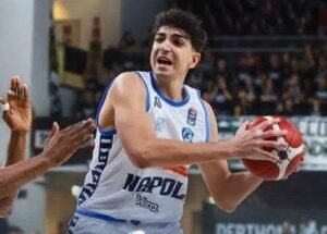 Napoli Basket, capolavoro a Tortona: rimonta da -16 e vittoria in volata